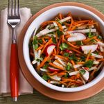 mrkvovo-reďkovkový šalát s koriandrom | kalynskitchen.com