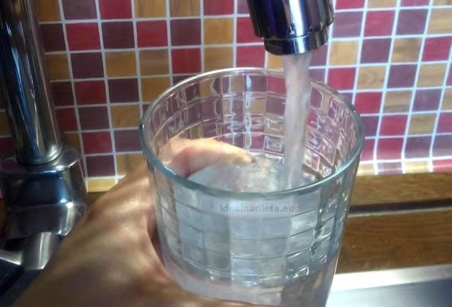 pitná voda z vodovodného kohútika